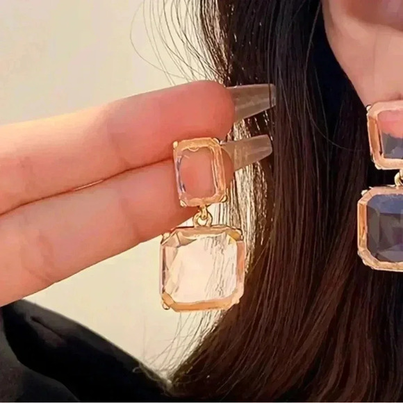 Elegant Gold and Clear Drop Earrings - Picture 1 of 4